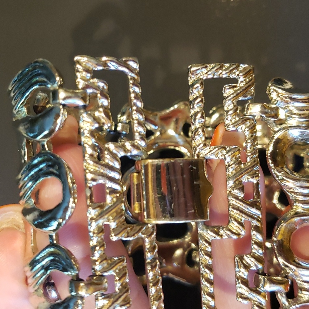 Silvertone bracelet - Picture 2 of 4